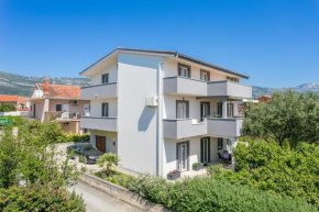 Apartments with a parking space Kastel Novi, Kastela - 22702